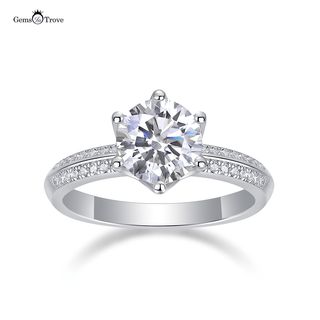 Exquisite Moissanite Engagement Ring