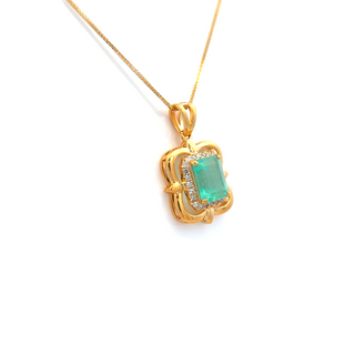 Emerald Glow Royale Pendant