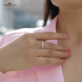 Sparkling Moissanite Band