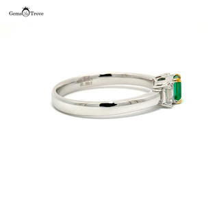 Beautiful vintage-style emerald ring showcasing a 0.26ct Colombian emerald in an octagonal cut, complemented by a white gold band and diamonds.