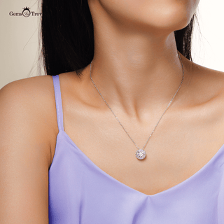 Liebe’s Glanz Moissanite Pendant