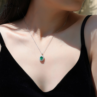 Oval Emerald Sparkling Pendant