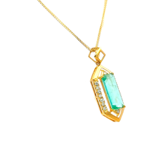 Emerald Classic Oval Pendant